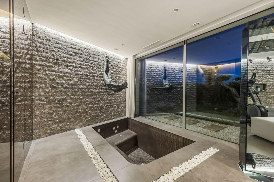 A private spa, hammam, and Finnish sauna.